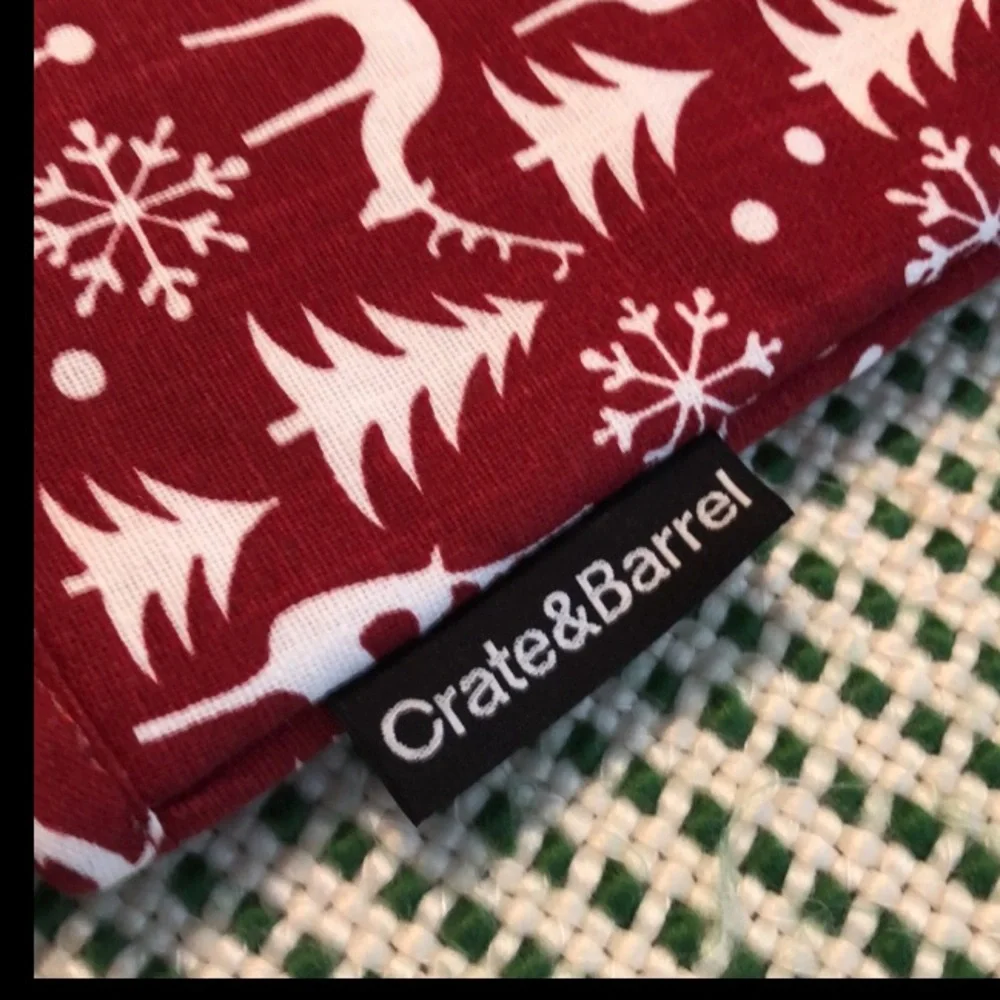 Crate&Barrel Xmas Oven Mitt